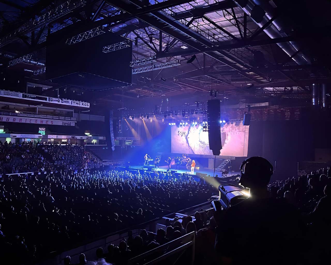 follow spot operator points light at styx on stage